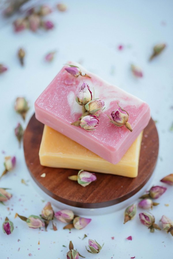 Savon végétal rose : luxe et douceur à la française